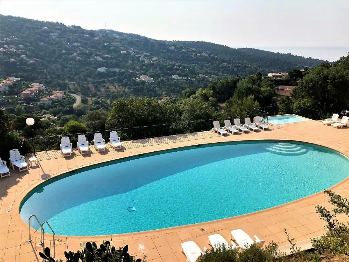 Beautiful Gulf Of St Tropez Mazet With Large Terrace, Private Area Apartment Roquebrune-sur-Argens France